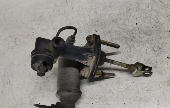 KIA Sorento Clutch master cylinder