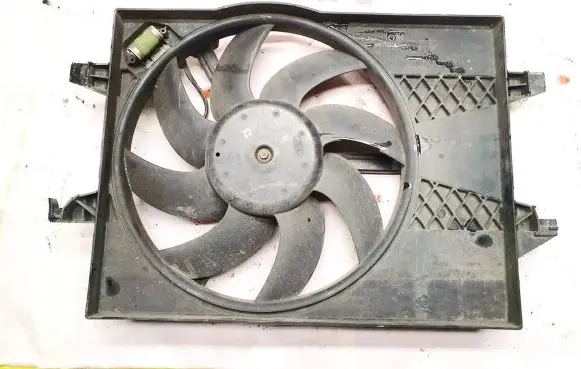 Ford Fusion Radiator cooling fan shroud