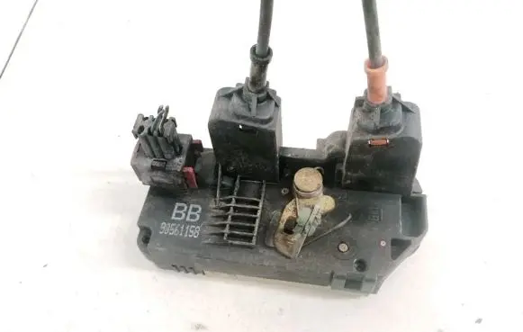 Opel Zafira A Rear door lock 90561158 90561158BB