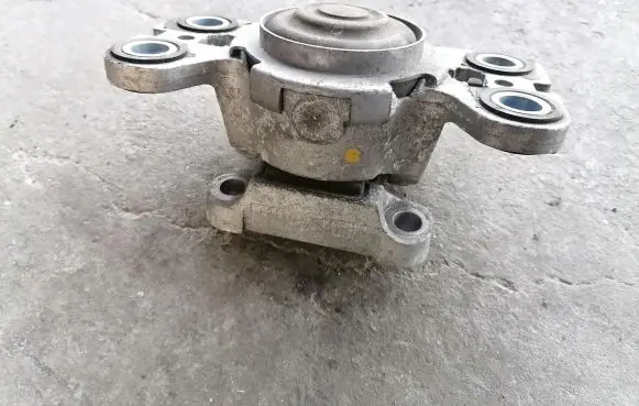 Volvo XC60 Engine mount bracket 8G9N7M121