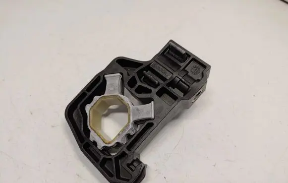 BMW 5 F10 F11 Radiator mount bracket 17117575248