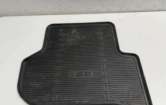 Skoda Yeti (5L) Rear floor mat 5L0862452 8SD1426 DCC630001