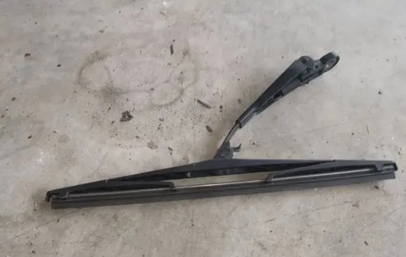 Buick Encore I Rear wiper blade arm