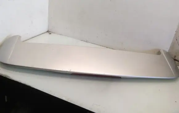 Tailgate/trunk spoiler