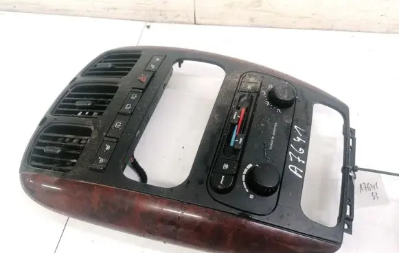 Chrysler Voyager Climate control unit 05005039AA 2900805177
