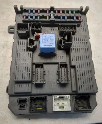 Peugeot 206 Fuse module 9647448280