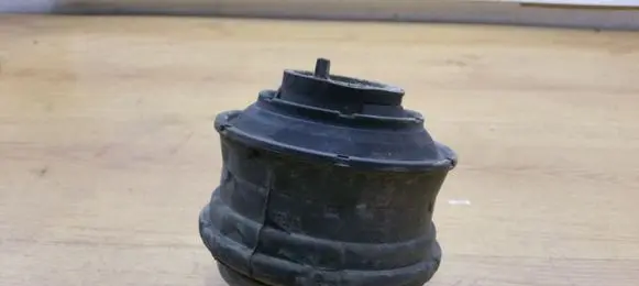 Mercedes-Benz CLK A209 C209 Engine mount bracket