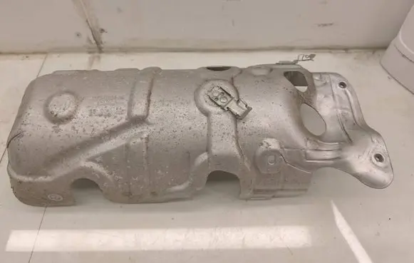 Volvo V40 Heat shield in engine bay AM519N454