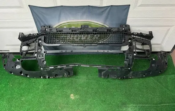 Land Rover Defender Front bumper mounting bracket L8B217E778A