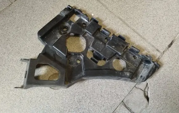 Opel Astra J Front bumper mounting bracket 13368872
