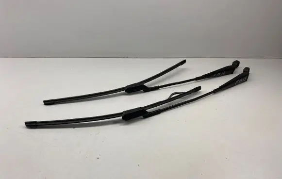 Skoda Fabia Mk2 (5J) Front wiper blade arm 5J1955409B 5J1955410B