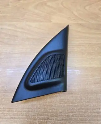 Front door high frequency speaker