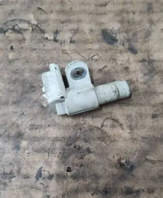 Volvo V50 Camshaft position sensor 9665443580