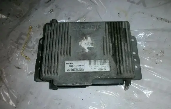 Renault Scenic I Engine control unit/module s113717113d 7700868304