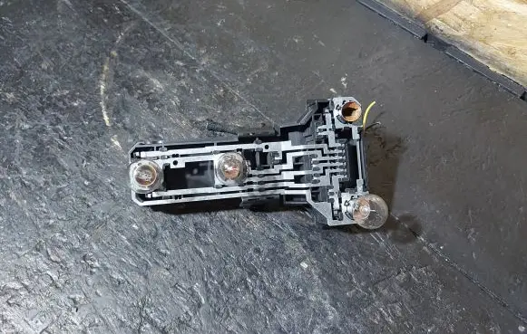 Volkswagen PASSAT B5 Tail light bulb cover holder 3B9945257
