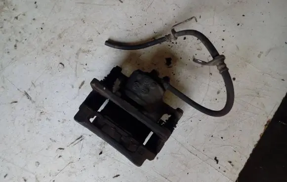 Toyota Prius (XW30) Front brake caliper