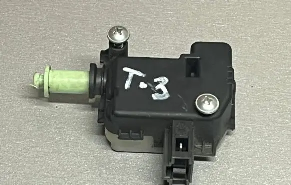 Toyota Avensis T250 Central locking motor 7703005011 34667 5550000