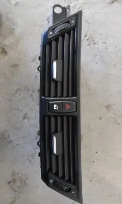 BMW X1 E84 Dash center air vent grill 9258354 8778877 7988976