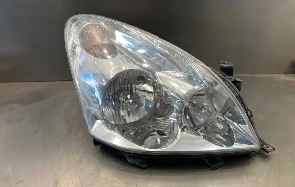 Toyota Corolla Verso AR10 Headlight/headlamp