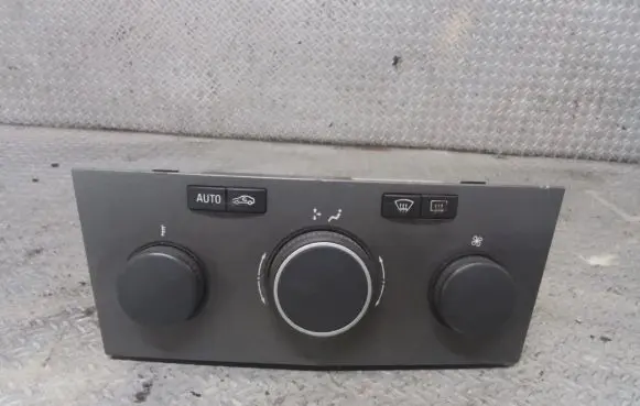 Opel Zafira B Climate control unit 13168100