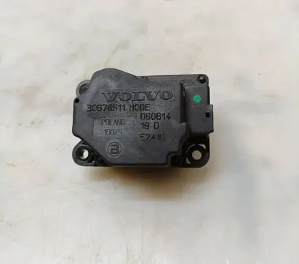 Volvo V70 Air flap motor/actuator 30676511 E2410 060614