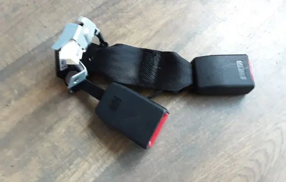 Mazda 6 Middle seatbelt buckle (rear) 