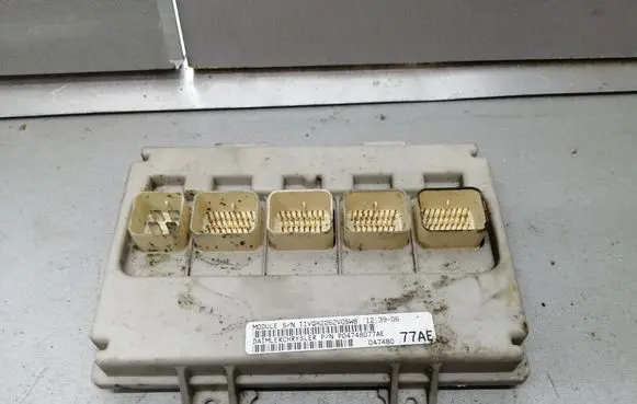 Chrysler Voyager Engine control unit/module P04748077AE