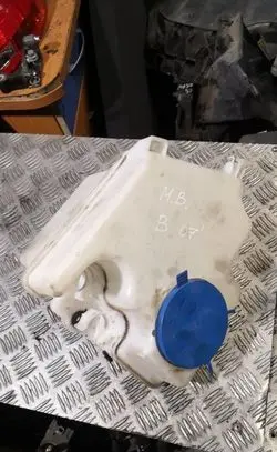 Mercedes-Benz B W245 Windshield washer fluid reservoir/tank 169869020