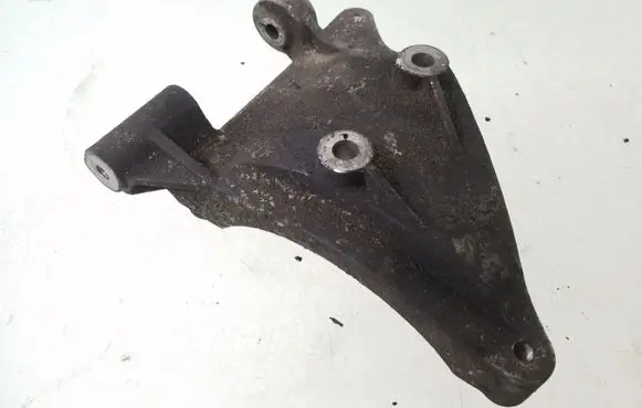 Volkswagen PASSAT B5.5 A/C compressor mount bracket 059260885F