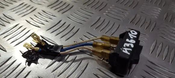 Volkswagen PASSAT B3 Fuel (gas) shift switch 