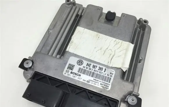 Volkswagen Jetta VI Engine control unit/module 04E907309B