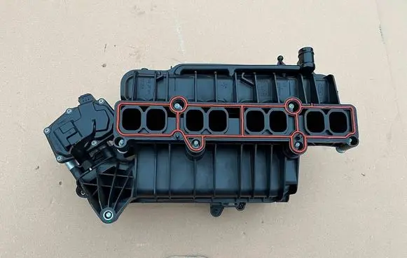Ford Kuga II Intake manifold DS7G9424GA