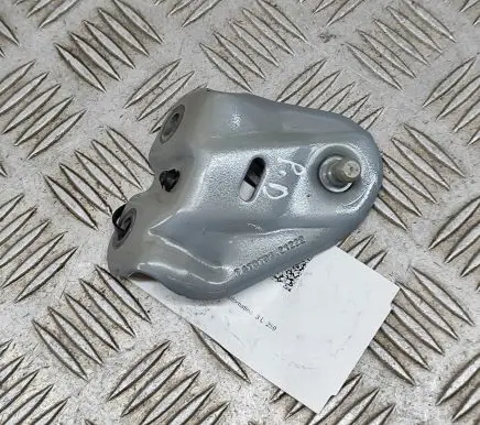 Engine bonnet/hood hinges