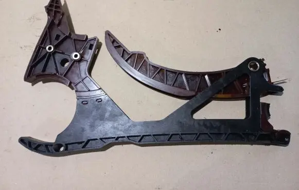 BMW 3 E90 E91 Slide rail for timing chain PA66GF50 PA46 7516083