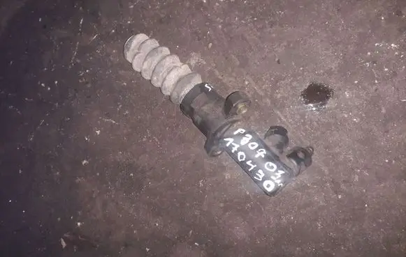 Peugeot 307 Clutch slave cylinder 