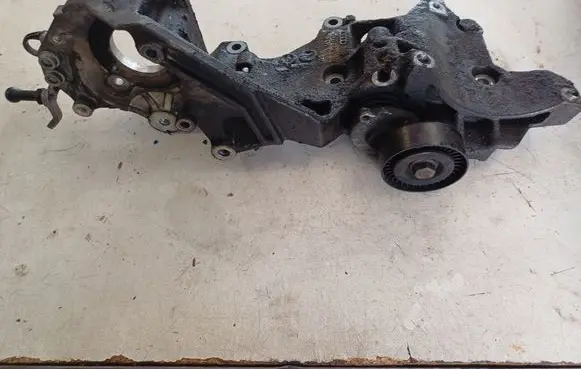 Volkswagen Sharan Generator/alternator bracket 03L903143K