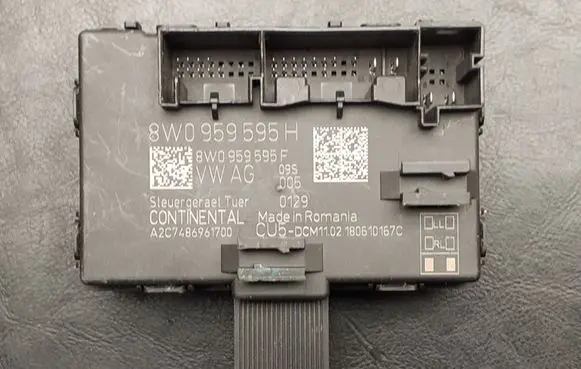 Audi A5 Door control unit/module 8W0959595H