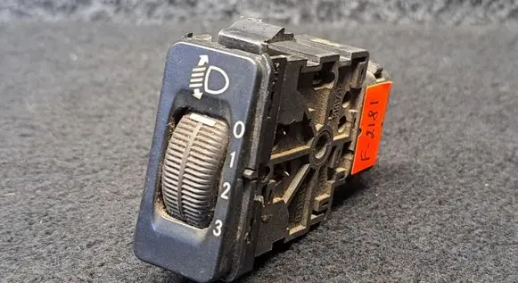 Mercedes-Benz ML W163 Headlight level height control switch A1638200010