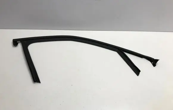 Opel Mokka B Front door window/glass frame 9834497080