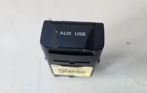 Hyundai Santa Fe USB socket connector 961202W501