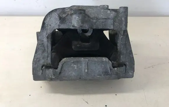 Skoda Superb B6 (3T) Engine mount bracket 1K0199262