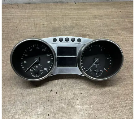Mercedes-Benz ML W164 Speedometer (instrument cluster) A2519003300 ZGS001 A2C53361677