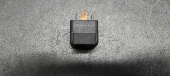 Opel Vectra A Fuel pump relay 90244312