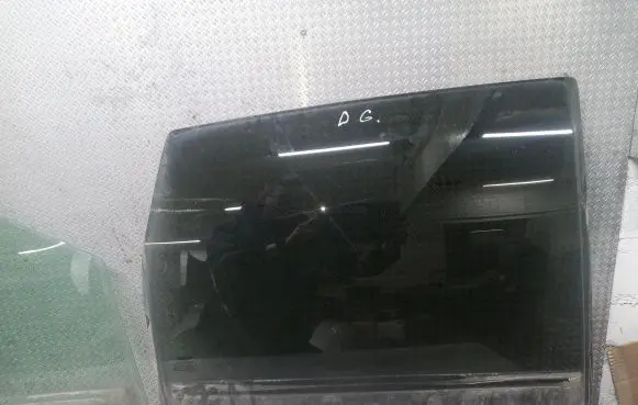 Nissan Note (E11) Rear door window glass