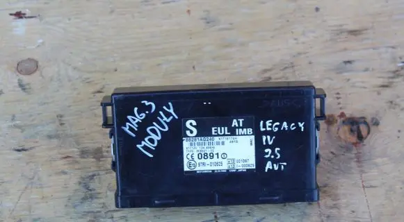 Subaru Outback Central body control module 88281AG240 97RI010625 X1T18174H
