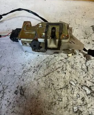 Mazda 323 Front door lock