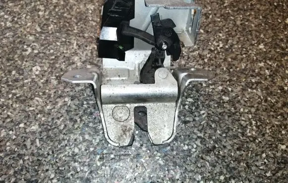 Mercedes-Benz Vaneo W414 Tailgate/trunk/boot lock/catch/latch A4147400035