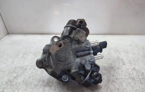 BMW 5 F10 F11 Fuel injection high pressure pump 7800123 0445010617