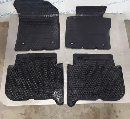 Volkswagen Touran I Car floor mat set 1T1061502 1T0061511