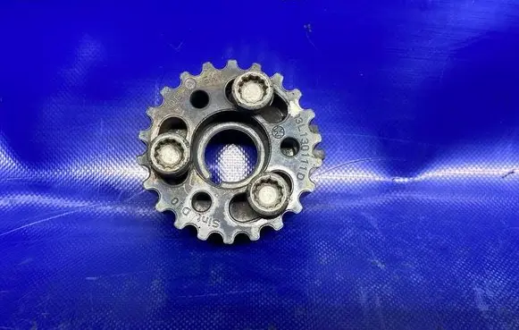 Volkswagen PASSAT CC Fuel pump gear (pulley) 03L130111D 03L13023A